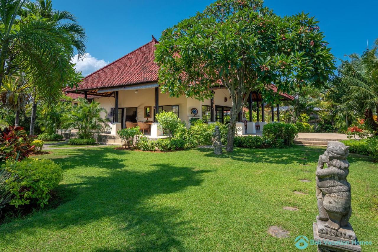 Villa Namaste - Beachfront At Lovina 10P, Pool, Bbq Banjar  Exterior photo