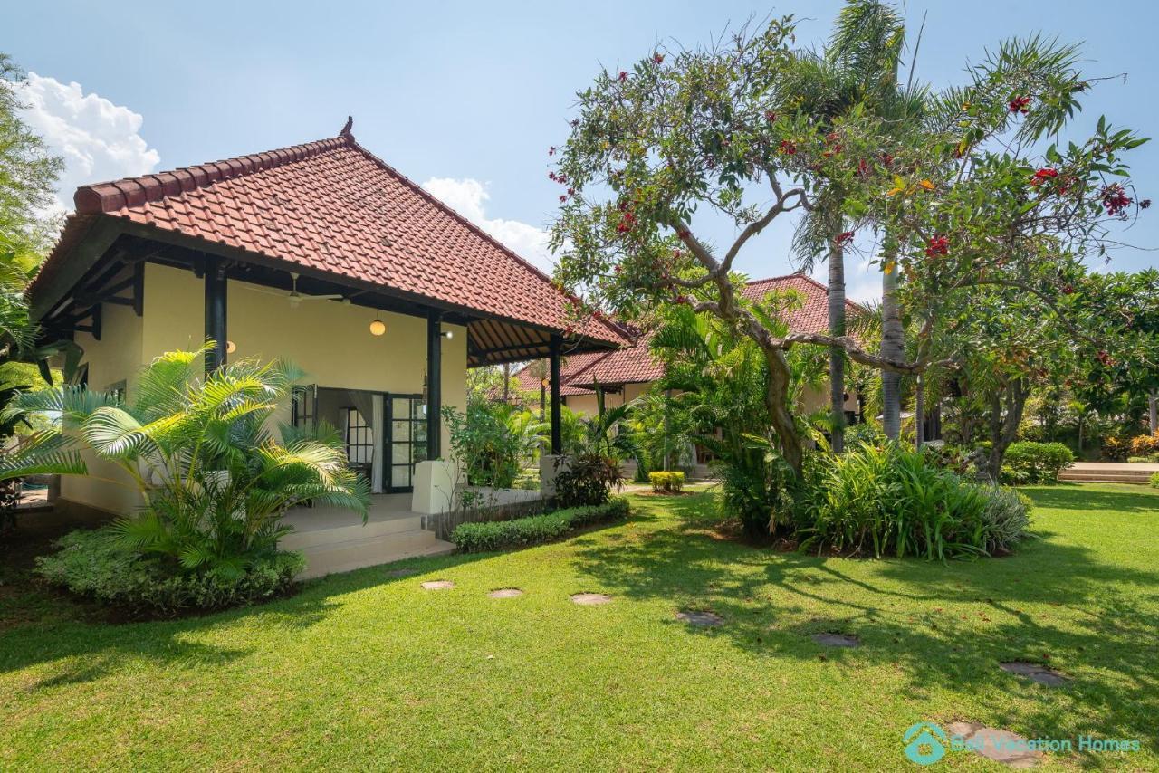 Villa Namaste - Beachfront At Lovina 10P, Pool, Bbq Banjar  Exterior photo